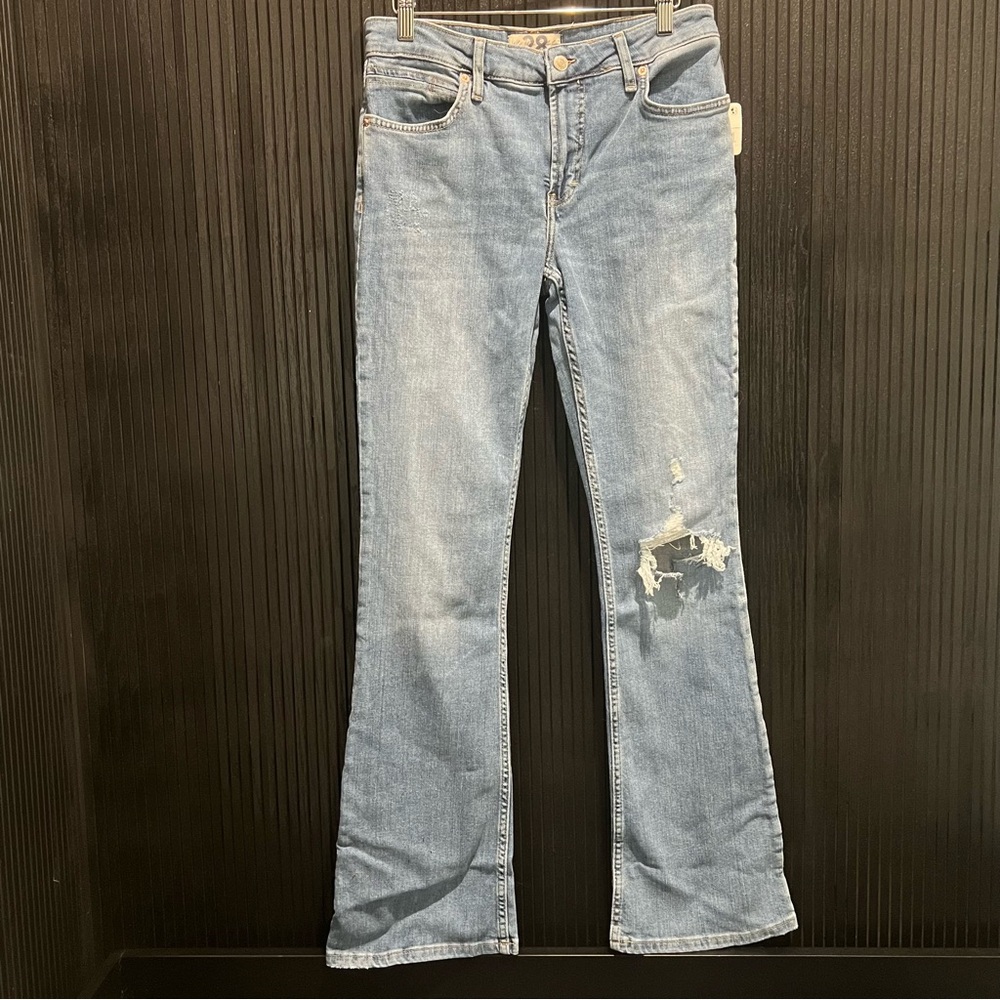 Carmen Flare Jean in Vintage Indigo
Free People Size 28 NWT